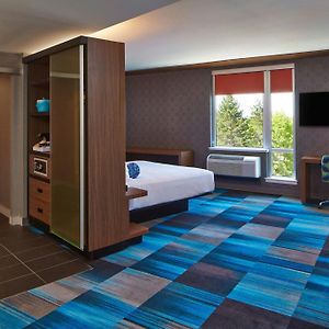 Savvy Larger Guest room 1 King